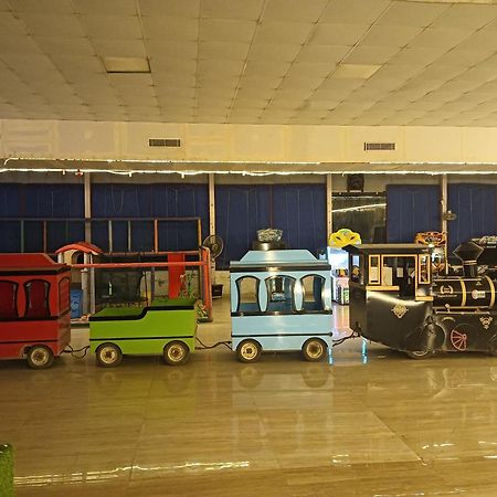 Krishna Fun Land Hotel Mathura Exterior photo