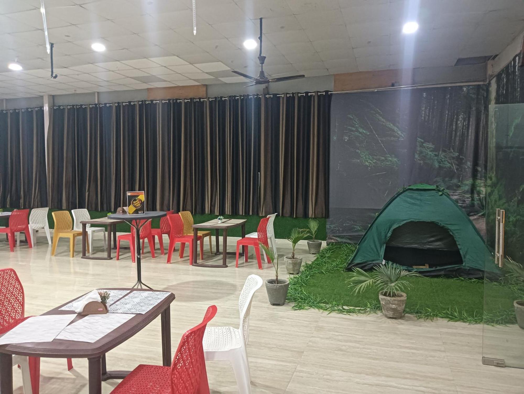 Krishna Fun Land Hotel Mathura Exterior photo