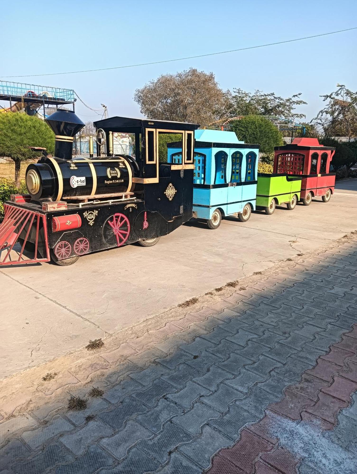 Krishna Fun Land Hotel Mathura Exterior photo